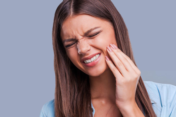A woman in Arcadia sufferingsevere toothache in need of Endodontic treatment
